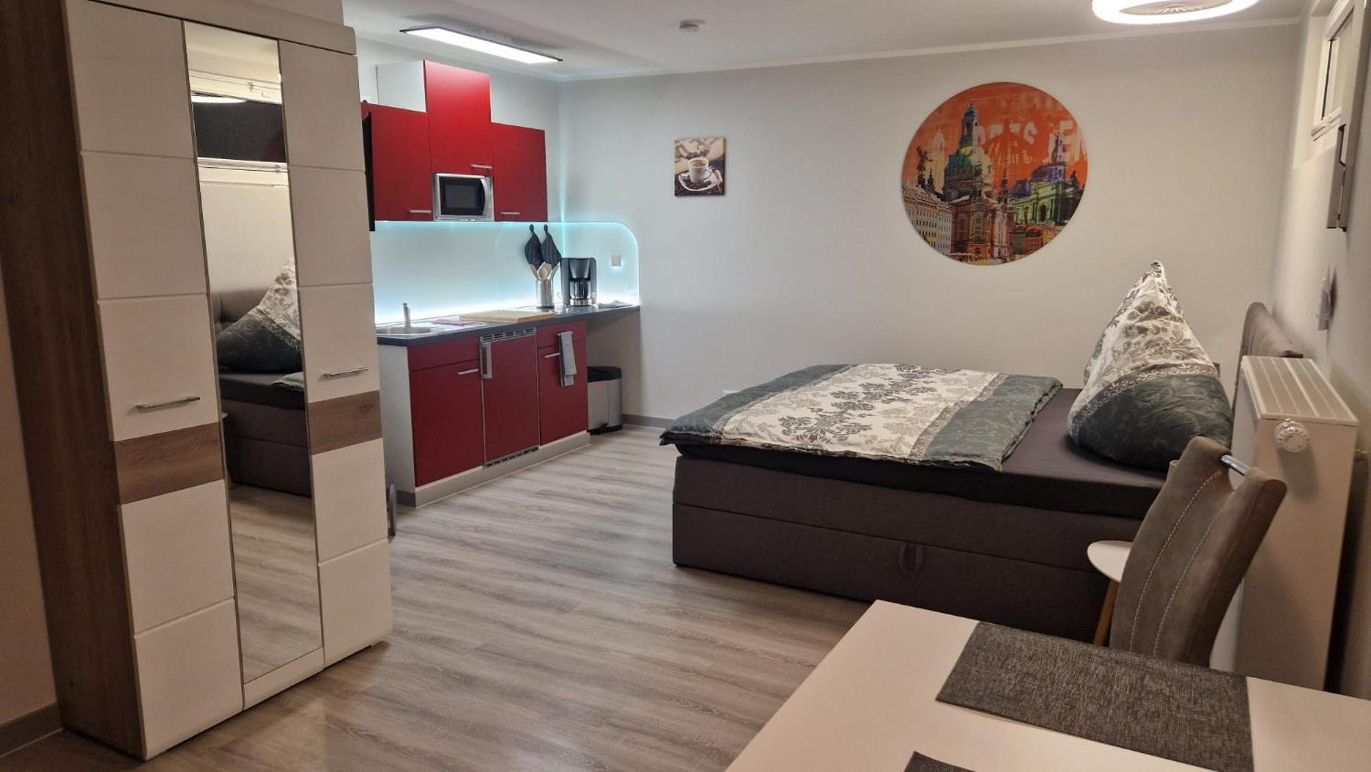 Ferienwohnung Oder Studio Dresden-Neustadt Inkl Parkplatz Mit Balkon Oder Terrasse Rum bild