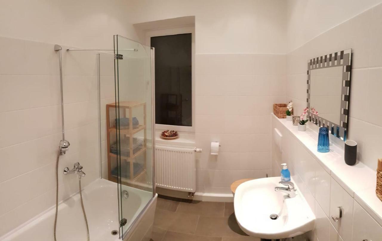 Ferienwohnung Oder Studio Dresden-Neustadt Inkl Parkplatz Mit Balkon Oder Terrasse Exteriör bild